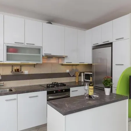 Puttilli - Two Bedroom With Balcony And Sea View Appartement *