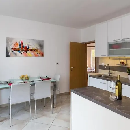 Puttilli - Two Bedroom With Balcony And Sea View *