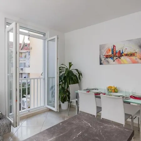 Puttilli - Two Bedroom With Balcony And Sea View *