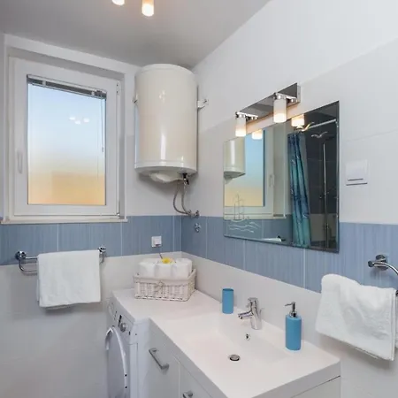 Puttilli - Two Bedroom With Balcony And Sea View * Dubrovník